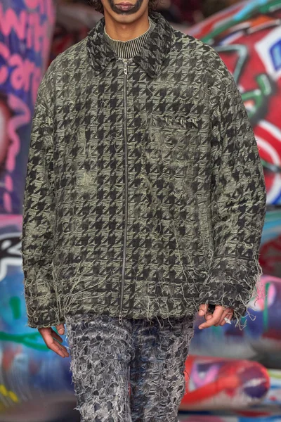 Look 27